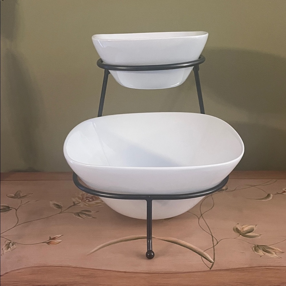Two tier serving bowl set